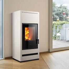 stufa-legna-e128-con-multifuoco-system®-5-5-kw-acciaio-parete-angolo-trend-line_immagine1.jpg